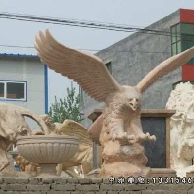 石雕雄鹰展翅