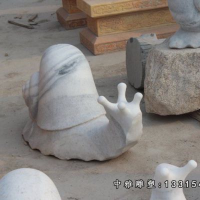 爬行石雕蜗牛