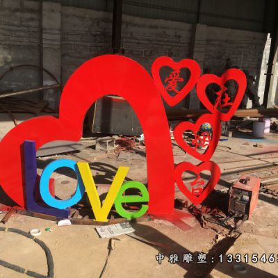 抽象爱心不锈钢雕塑