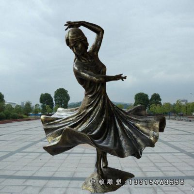 广场铜雕少数民族