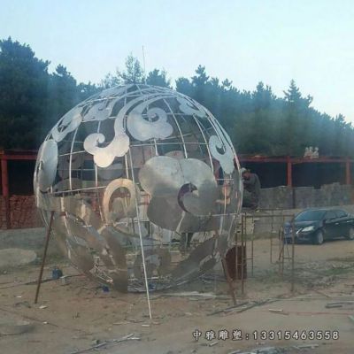 不锈钢镂空圆球雕塑