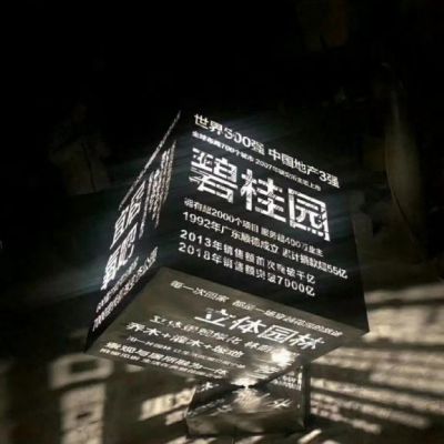 不锈钢魔方景观雕塑