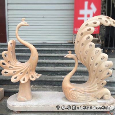 吉祥石雕孔雀