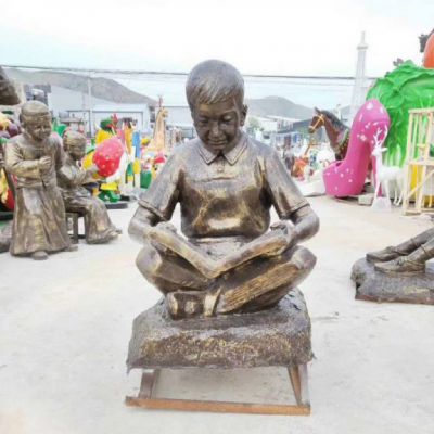 铜雕校园读书人物