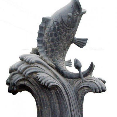 石雕广场鱼喷泉