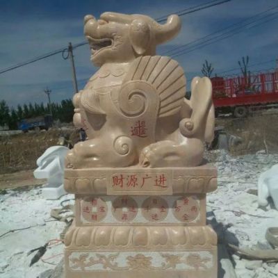 招财石雕貔貅