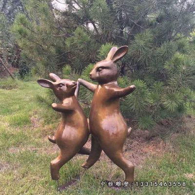 铜雕公园动物兔子