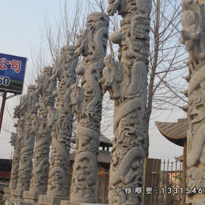 广场大型石雕龙柱