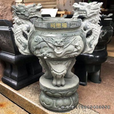 广场石雕三足鼎