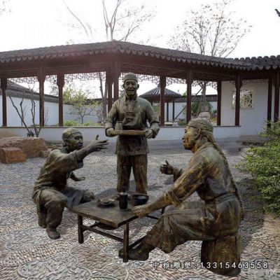 铜雕公园喝酒人物