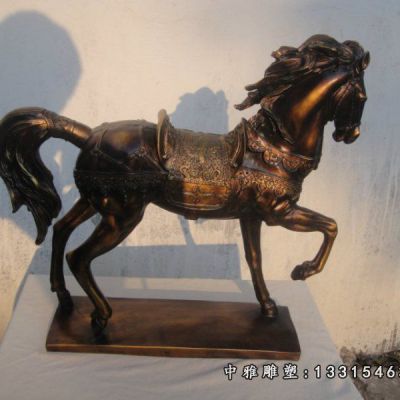 广场铜雕奔马