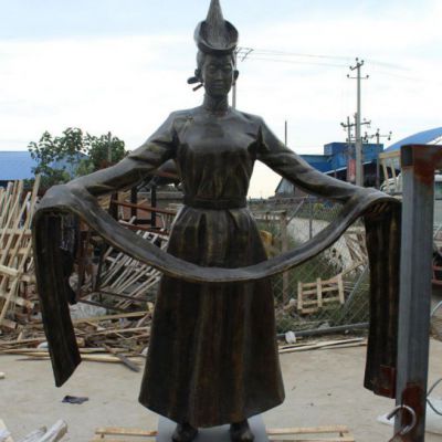 铜雕广场少数民族人物