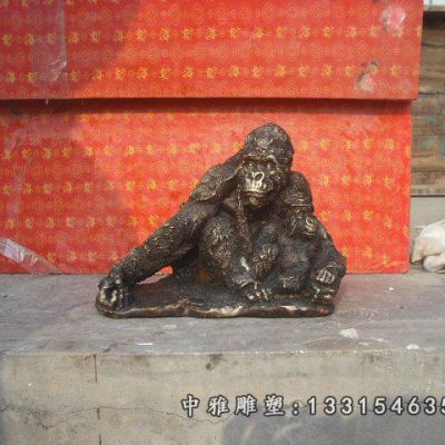铜雕猩猩动物雕塑